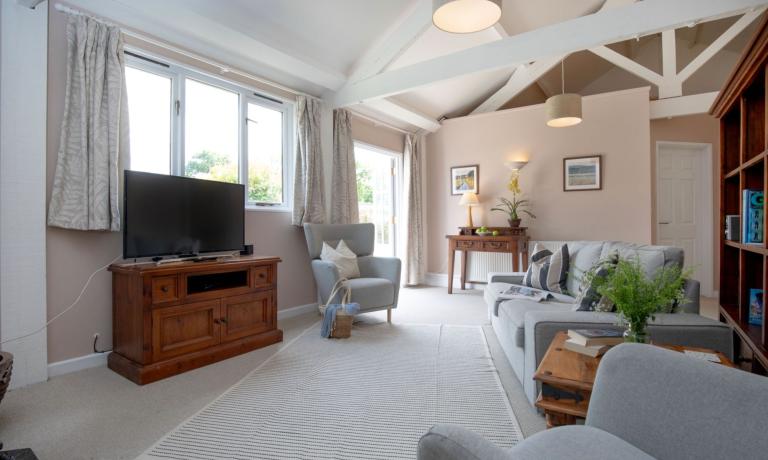 Spacious Lounge with SMART TV