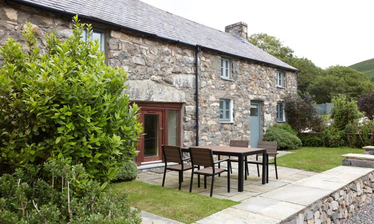 Cottage outdoor space