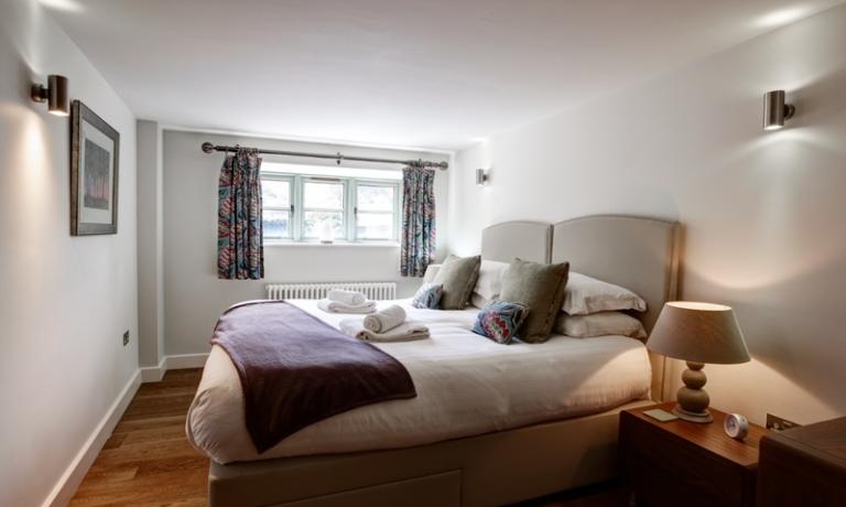  Sumptuous super-king bed