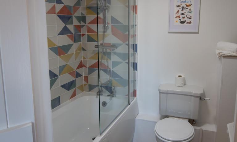 Kiri Bathroom 1