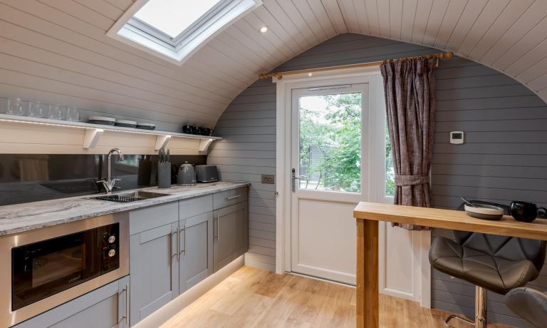 Kitchenette & Dining Area